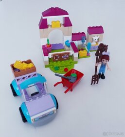Lego Juniors Mia a kufřík na farmu - 2