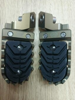 Prodám: stupačky BMW R1250GS/A 2018-2024, R1200GS/A LC 13-18 - 2