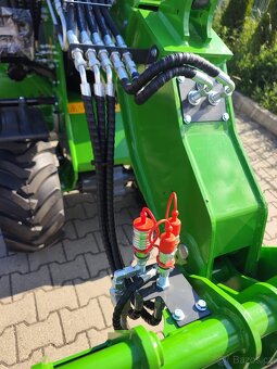 KOLESOVÝ NAKLADAČ 908T - 2