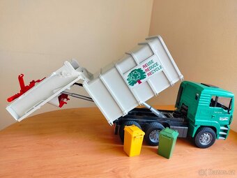 Bruder popelářské auto - 2