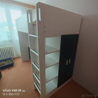 Patrová postel IKEA se stolem a skříní - 2