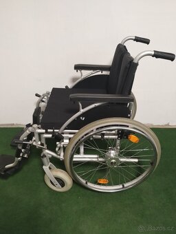 Mechanický invalidní vozík s polohováním lýtek - 2