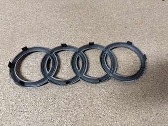 Přední logo Audi A4 - 2