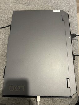 Nadupaný herní notebook lenovo log - 2