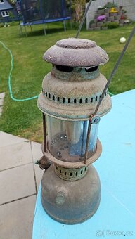 Stará lampa v původní patině - 2