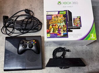 - Xbox360 E konzole 4GB s Kinectem - - 2