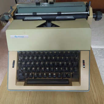 Prodám psací stroj Optima - 2