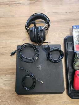 Prodám: PS4 - Slim - Set - 2
