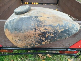 Nádrž čz 150 C nepomlácená vč. bakelit víčko a sítko - 2