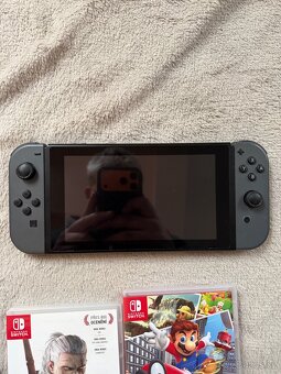 Nintendo Switch + 2 hry - 2