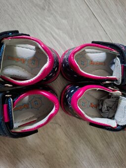 Holčičí botičky, sandálky vel. 22, 23 - 2