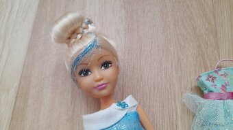 02 - Panenka "BARBIE" + náhradní šaty - 2