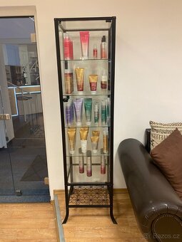 Vitrina skleněná zamykatelná - 2