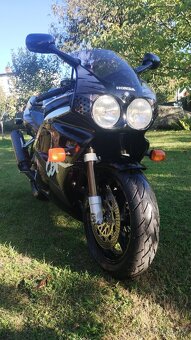 Honda CBR 900RR SC28 - 2