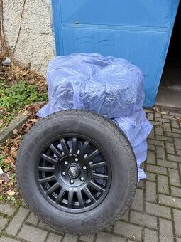 OZ Racing + Goodyear 265/65 R17 - 2