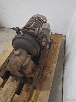 Převodovka s brzdou 2,2kW 950 otáček - 2