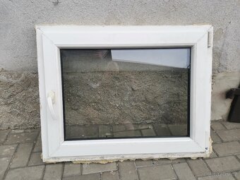 Garážové okno 930 x 720mm - 2