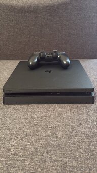 PlayStation 4 Slim - 2