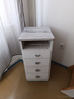 Poličky, skřínky - 2