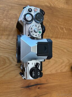 OM SYSTEM OM-5 - 2