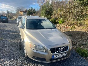 Volvo V70 D5 manuál - 2