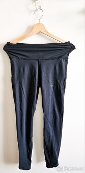 Dámské černé sportovní legíny Nike, velikost S - 2