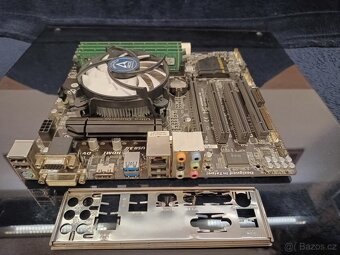 Gigabyte GA-B85-D3H + Intel Core i5-4440 + 12 GB RAM - 2