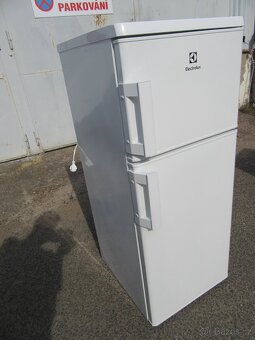 Nabízím menší lednici Elektrolux. Plně funkční.Boxy nepraskl - 2