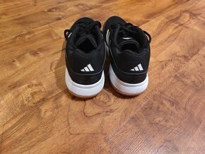 Sportovní sálové boty vel.36 2/3- Adidas speedcourt K IE4295 - 2