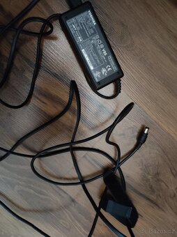 Nabíječka na toshiba - 2