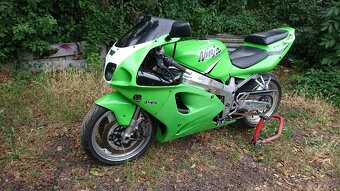 Kawasaki ZX7R - 2