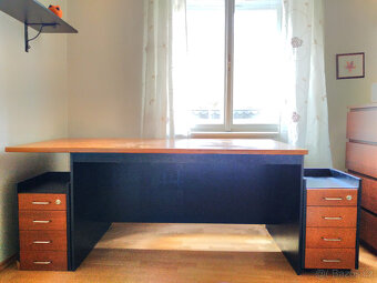 Pracovní stůl se zásuvkami - 2