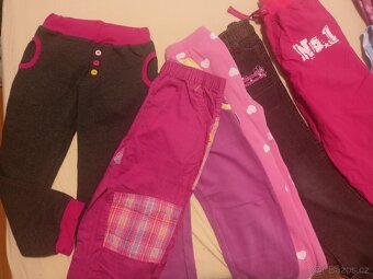 Dívčí oblečení 104-128 /70 ks- pouze jako celek :-) - 2