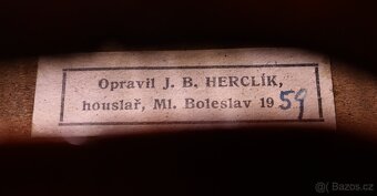 Staré 4/4 housle opravované v roce 1959 J.B. Herclíkem - 2