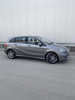Mercedes Benz B - 2