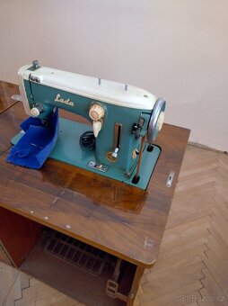 Šicí stroj - 2