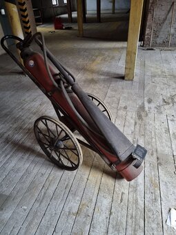 Historický hasicí přístroj - 2