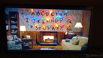 Hyundai 43" Smart TV - 2