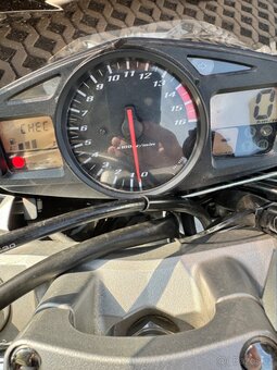Suzuki gsr 600 - 2