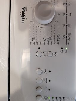 Vrchem plněná pračka Whirlpool - 2