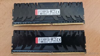 Kingston HyperX Predator DDR4 32GB (4x8GB) 3200MHz
 - 2