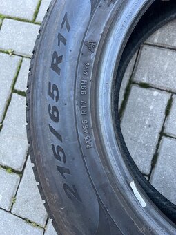 Pneu 215/65 R17 - 2