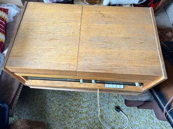 Opereta radio s gramofonem 1021 A - 2