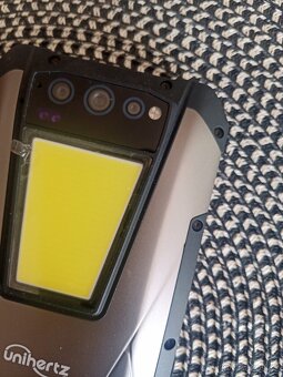 Unihertz Tank 1 extrémní baterií 22 000 mAh - 2