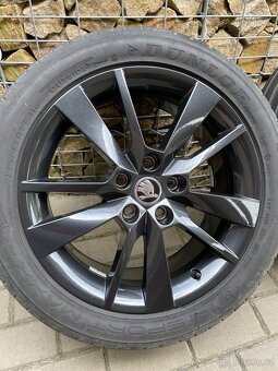 Černé R17 Trius Škoda Octavia 225/45 17 kola - 2