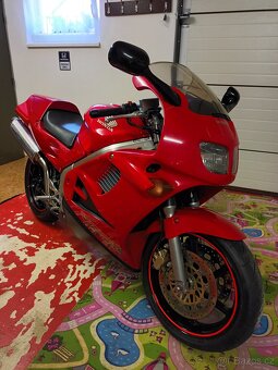 HONDA VFR 750F - 2