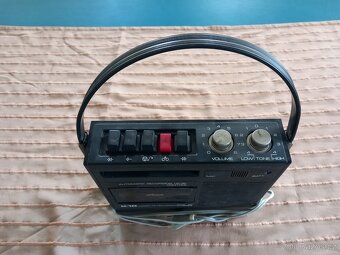 Retro přenosný kazeťák K-10 - 2