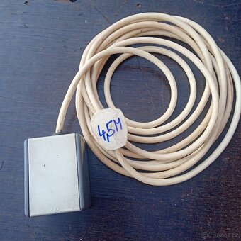 Prodám prodlužovací kabel na 230V s 5-zasuvkou - 2