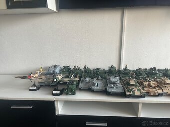 Velká sbírka COBI tanků – 20 ks + letadla, figurky, plánky – - 2