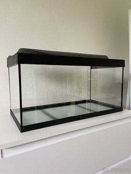 Prodám akvárium s krytem velikost 60 x 30 x 30 cm - 2